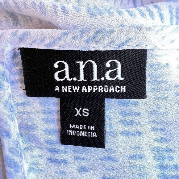 A.N.A A NEW APPROACH Blouse Top Size XS Sleeveless Tunic‎ White/Light Blue - Picture 12 of 14